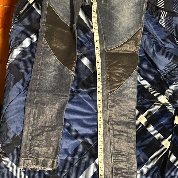 Limited edition (rare find) purple low rise skinny jeans - Picture 8 of 8